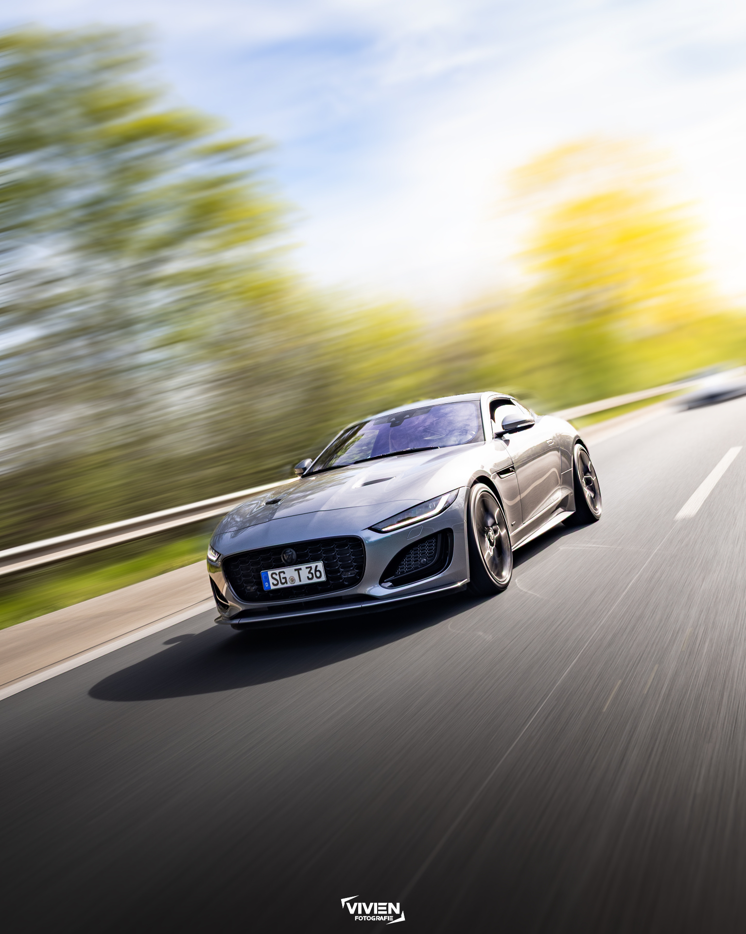Jaguar F-Type R · Eiger Grey · Landstraße